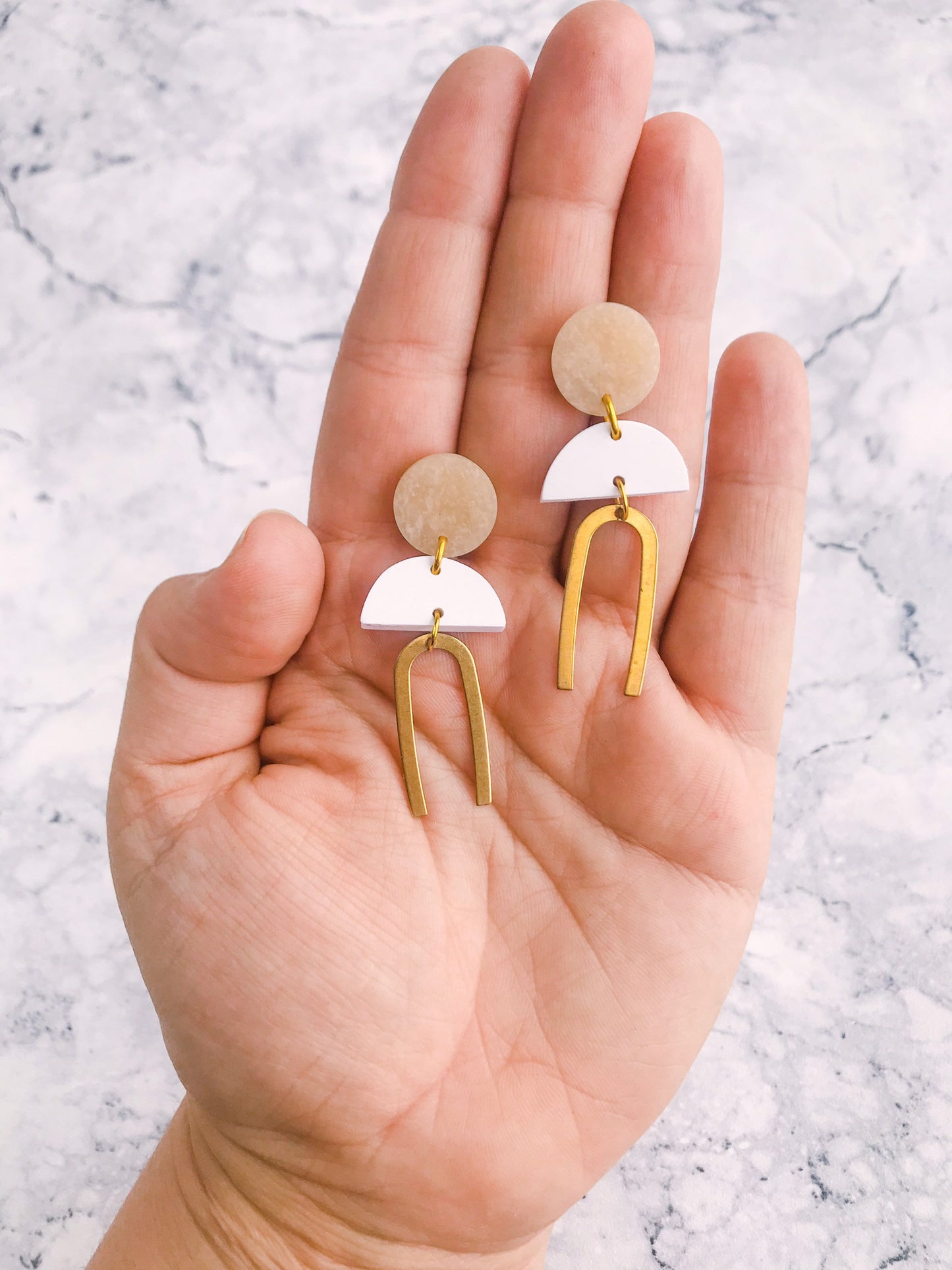 MOLLY - White & Transparent Marbled Earrings