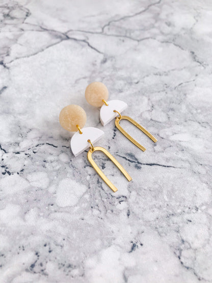 MOLLY - White & Transparent Marbled Earrings