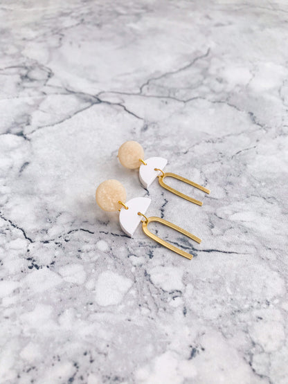 MOLLY - White & Transparent Marbled Earrings